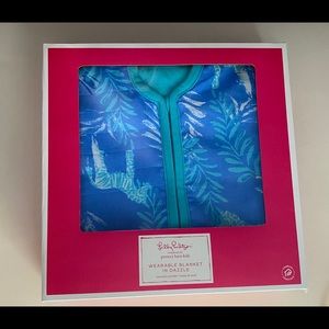 NWT Lilly Pulitzer Dazzle Wearable Blanket